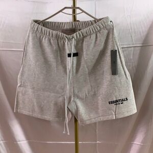 Men’s Fear of God Essentials Sweatshort  Light
Oatmeal